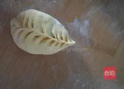 Illustration of how to make fennel buns 9