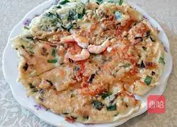 Illustration of how to make chives, eggs and shrimp cakes 9