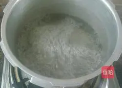 Illustration of how to make fried beans and noodles 2