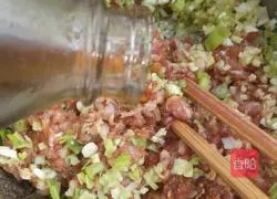 Illustration of how to make wontons 5