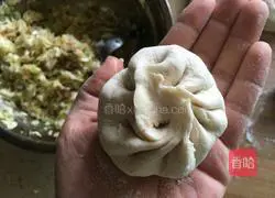 Illustration of how to make kohlrabi buns 10