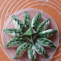 Two-color parsley dumplings