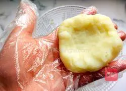 Illustration of how to make stringy potato cakes 7