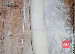 Illustration of how to make crystal steamed dumplings 11