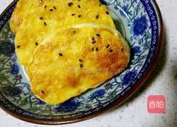 Illustration of how to make golden steamed bun slices (electric baking pan version) 9