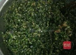 Illustration of how to make salmon and leek dumplings 5