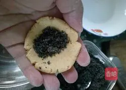 Illustration of how to make pumpkin, peanut and sesame glutinous rice balls 12