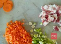 Illustration of how to make red carrot and egg fried rice 3
