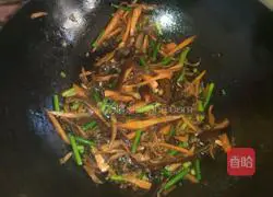 Illustration of how to make fried noodles with shredded pork 5