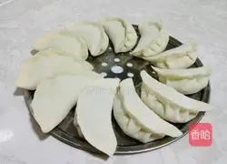 Illustration of how to make white radish, meat and vegetable dumplings 17