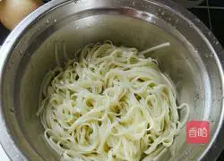 Illustration of how to make fried egg noodles 7