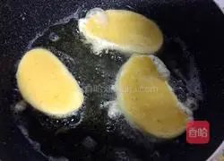 Illustration of how to make fried steamed bun slices 6