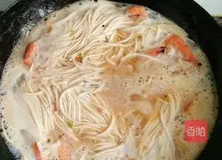 Illustration of how to make tomato, egg and prawn noodles 4