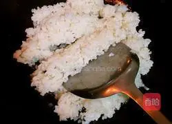 Pineapple Illustration of how to make shrimp fried rice 3