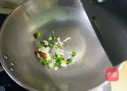 Illustration of how to make slurry rice noodles 4