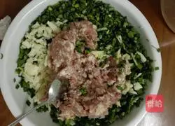 Illustration of how to make horseshoe dumplings 1