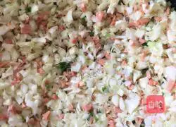 Illustration of how to make cabbage and vermicelli bun stuffing (dual flavors) 5