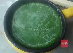 Illustration of how to make spinach juice pancakes 9