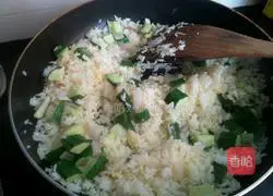 Illustration of how to make curry fresh squid and egg fried rice 6