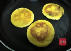 Illustration of how to make pumpkin pie with bean paste filling 5