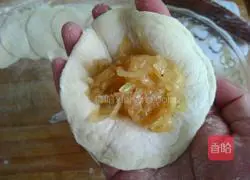 Illustration of how to make fried buns 11