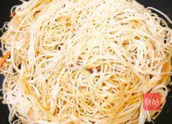 Illustration of how to make vegetarian rice noodles 4