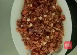 Illustration of how to make fried rice with ham sausage 4