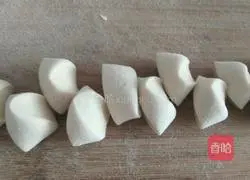 Illustration of how to make dumplings stuffed with pork and beans 14