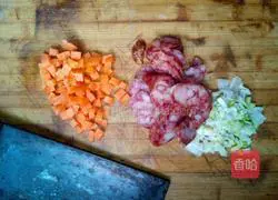 Illustration of how to make sausage fried rice 1