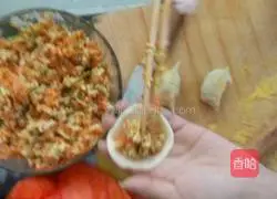 Illustration of how to make zucchini, radish and egg dumplings 6