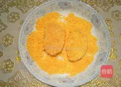 Illustration of how to make golden steamed bun slices 5