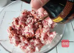 Illustration of how to make dumpling stuffing with chives and meat stuffing 7