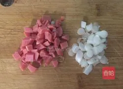 Illustration of how to make ham and egg fried rice 2