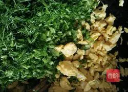 Illustration of how to make fennel and egg stuffed buns 4