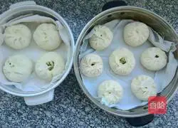 Illustration of how to make celery and bean curd buns 11