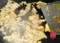 Illustration of how to make egg fried rice 3