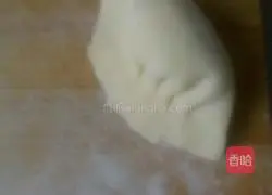 Illustration of how to make egg and leek stuffed dumplings 6