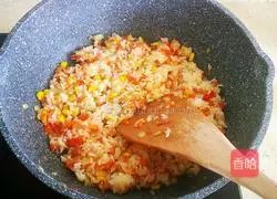 Illustration of how to make bacon and vegetable baked rice 9