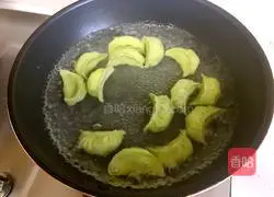 Illustration of how to make green bean dumplings 13