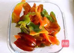 Illustration of how to make dumplings stuffed with pork and green pepper 6