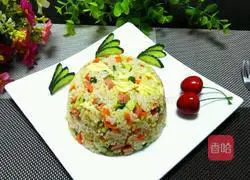 Illustration of how to make egg, ham and sausage fried rice 8