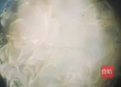 Illustration of how to make noodles with mushrooms, beans and diced meat 7