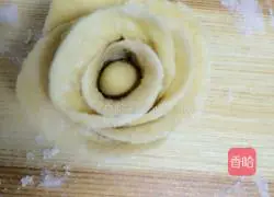 Rose steamed buns.Illustration of how to make them 7