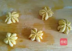 Illustration of how to make colorful steamed buns (2) 16