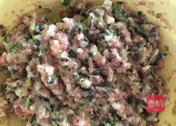 Illustration of how to make three fresh wontons 3