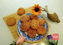 Illustration of how to make hollow sesame pumpkin cake 11