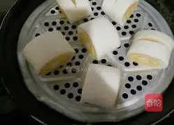 Illustration of two-color steamed buns 12