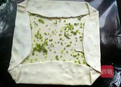 Illustration of how to make scallion pancakes 8