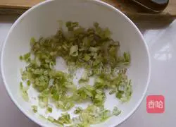 Illustration of how to make scallion pancakes 3