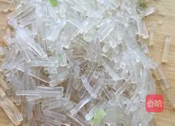 Illustration of how to make pumpkin skin buns stuffed with radish stems and leaves 5